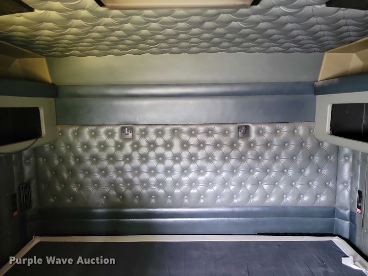 image for item DX7104 1999 Kenworth  W900L semi truck