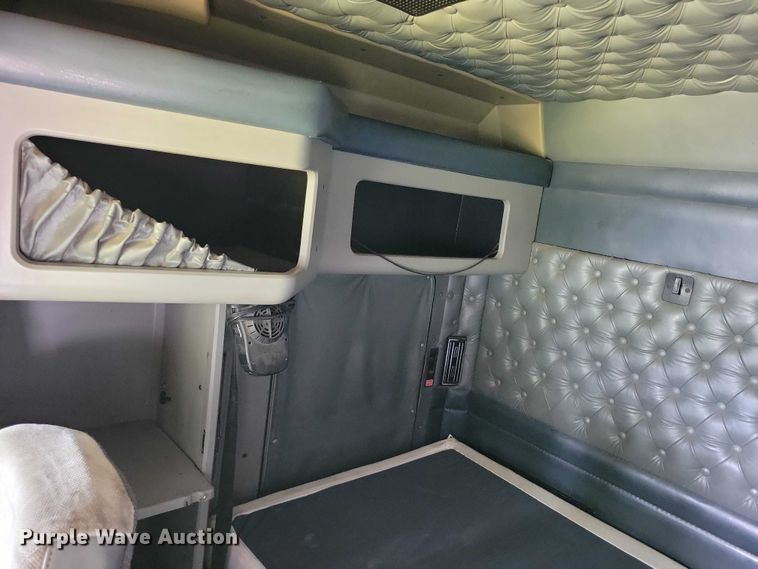 image for item DX7104 1999 Kenworth  W900L semi truck