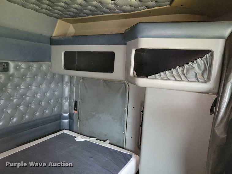 image for item DX7104 1999 Kenworth  W900L semi truck