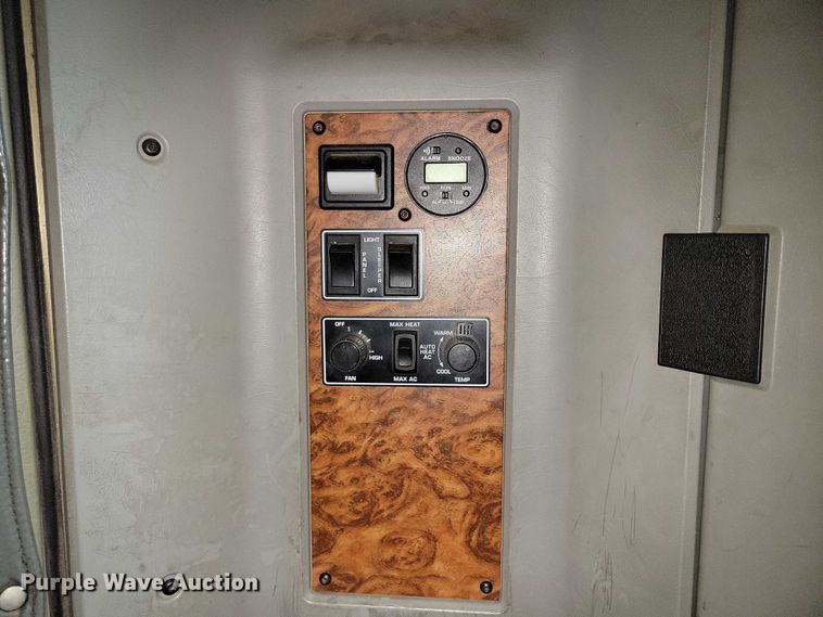 image for item DX7104 1999 Kenworth  W900L semi truck