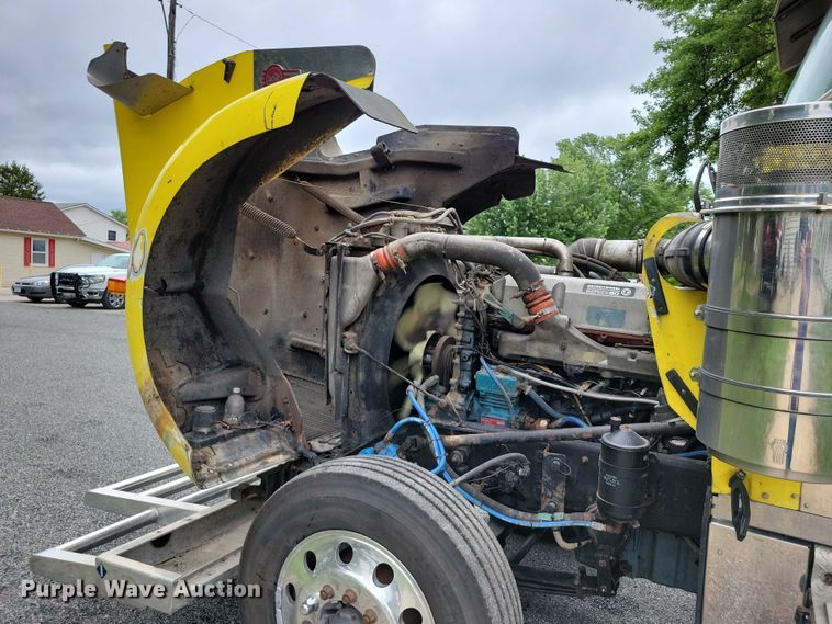 image for item DX7104 1999 Kenworth  W900L semi truck