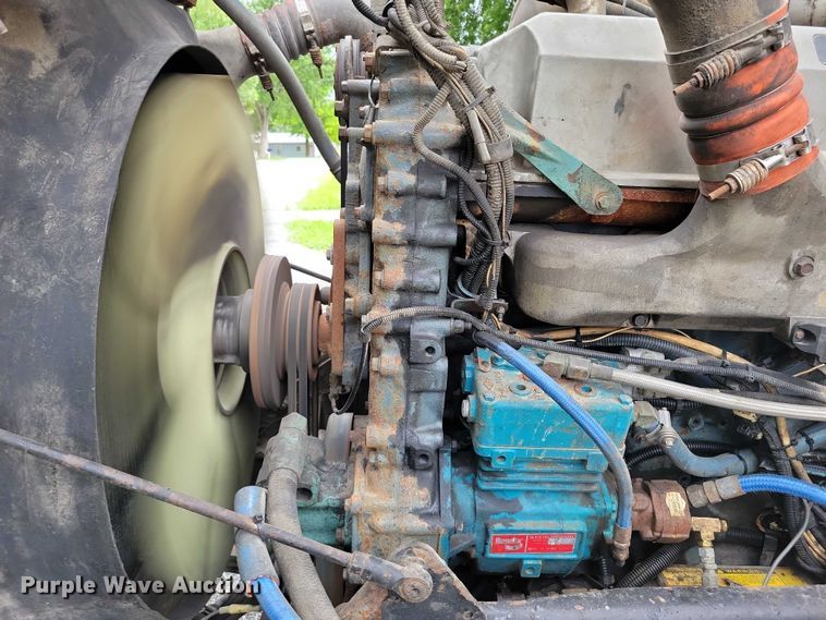 image for item DX7104 1999 Kenworth  W900L semi truck