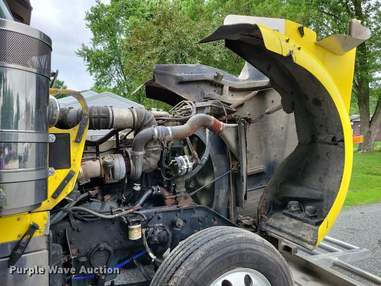 image for item DX7104 1999 Kenworth  W900L semi truck