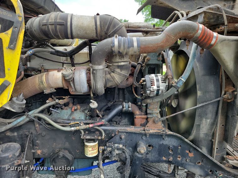 image for item DX7104 1999 Kenworth  W900L semi truck