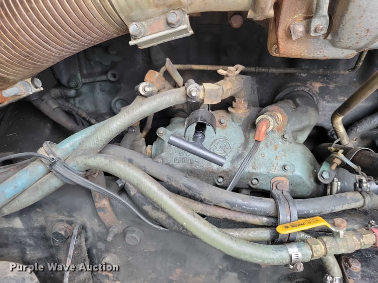 image for item DX7104 1999 Kenworth  W900L semi truck