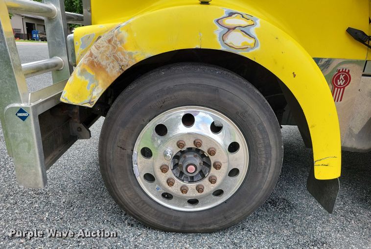 image for item DX7104 1999 Kenworth  W900L semi truck