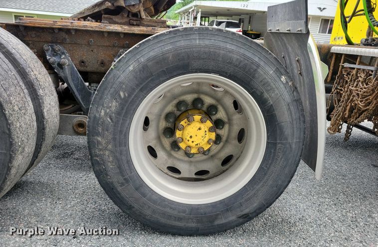 image for item DX7104 1999 Kenworth  W900L semi truck