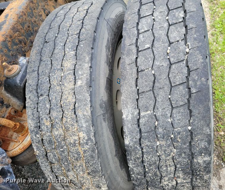 image for item DX7104 1999 Kenworth  W900L semi truck