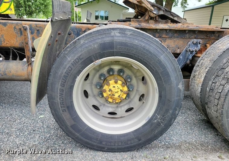 image for item DX7104 1999 Kenworth  W900L semi truck