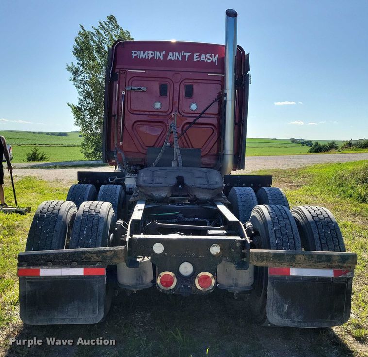 image for item DX7117 2016 Freightliner Cascadia semi truck