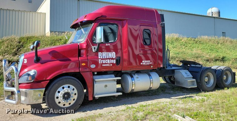 image for item DX7117 2016 Freightliner Cascadia semi truck