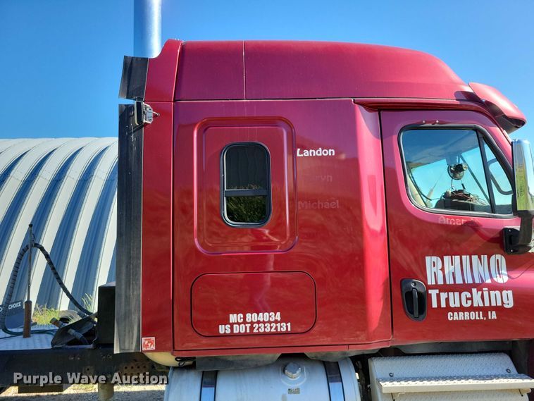 image for item DX7117 2016 Freightliner Cascadia semi truck