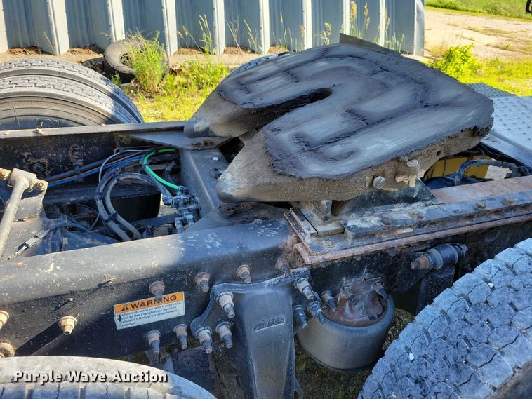 image for item DX7117 2016 Freightliner Cascadia semi truck