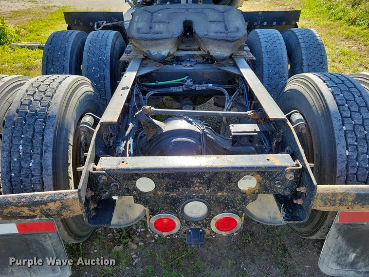 image for item DX7117 2016 Freightliner Cascadia semi truck