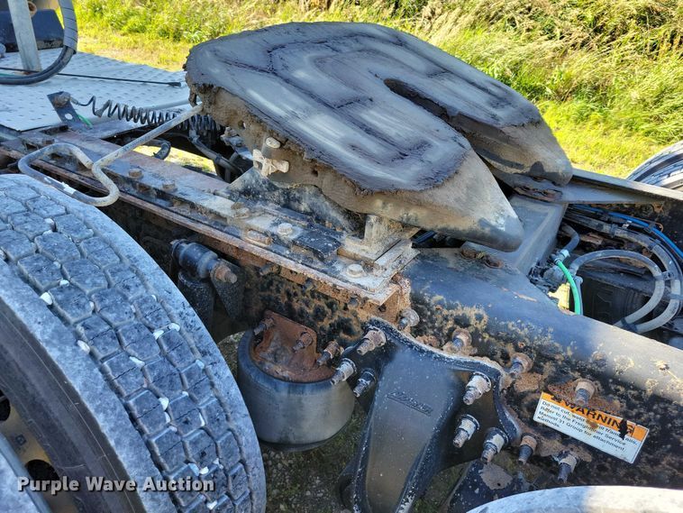 image for item DX7117 2016 Freightliner Cascadia semi truck