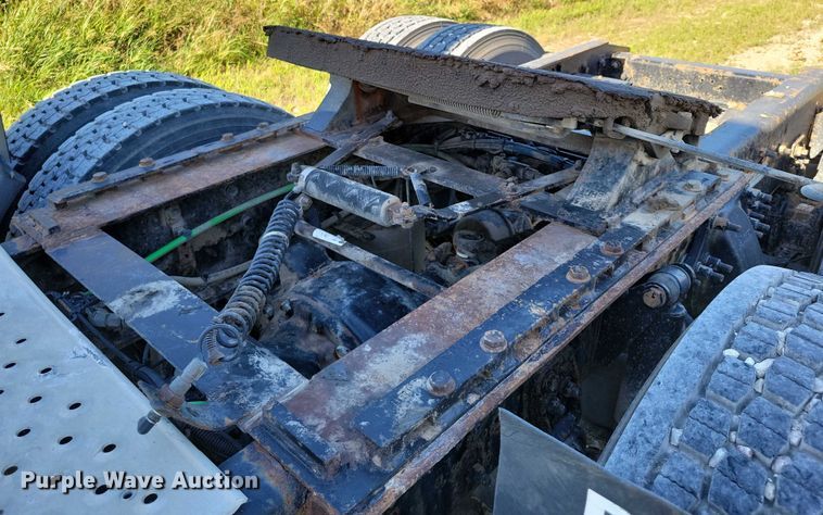 image for item DX7117 2016 Freightliner Cascadia semi truck