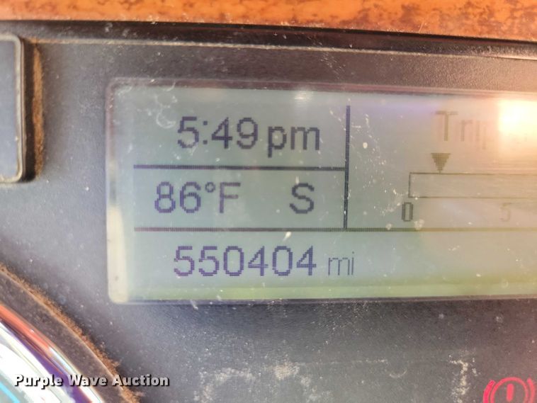 image for item DX7117 2016 Freightliner Cascadia semi truck