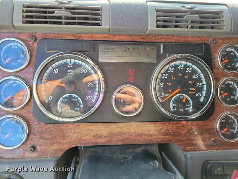 image for item DX7117 2016 Freightliner Cascadia semi truck