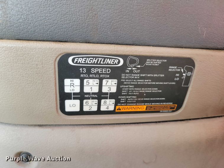 image for item DX7117 2016 Freightliner Cascadia semi truck