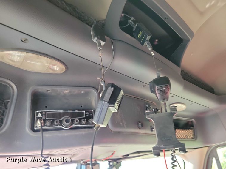 image for item DX7117 2016 Freightliner Cascadia semi truck