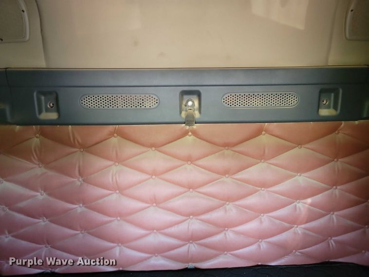 image for item DX7117 2016 Freightliner Cascadia semi truck