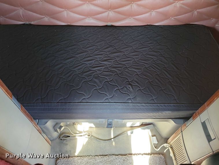 image for item DX7117 2016 Freightliner Cascadia semi truck