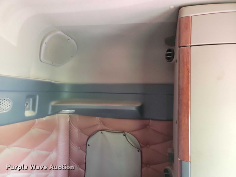 image for item DX7117 2016 Freightliner Cascadia semi truck