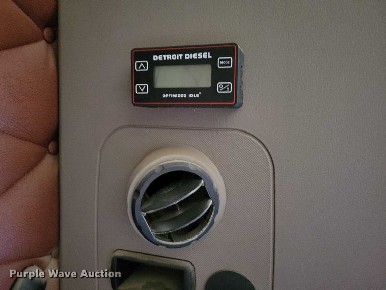 image for item DX7117 2016 Freightliner Cascadia semi truck