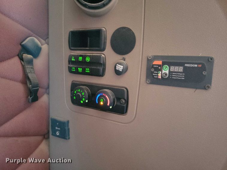 image for item DX7117 2016 Freightliner Cascadia semi truck