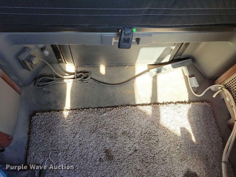 image for item DX7117 2016 Freightliner Cascadia semi truck