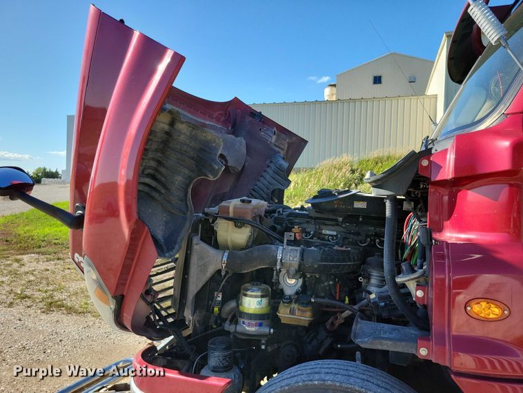 image for item DX7117 2016 Freightliner Cascadia semi truck