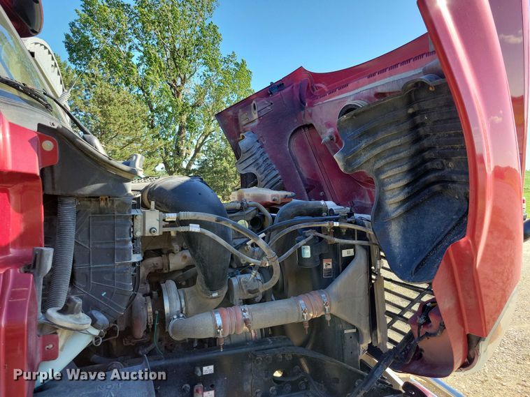 image for item DX7117 2016 Freightliner Cascadia semi truck