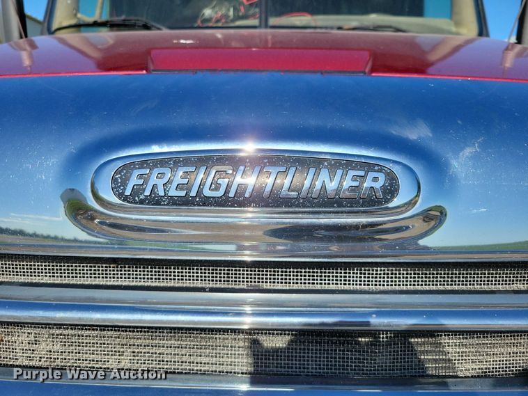 image for item DX7117 2016 Freightliner Cascadia semi truck