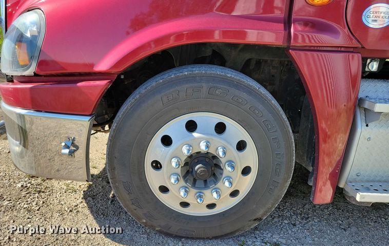 image for item DX7117 2016 Freightliner Cascadia semi truck