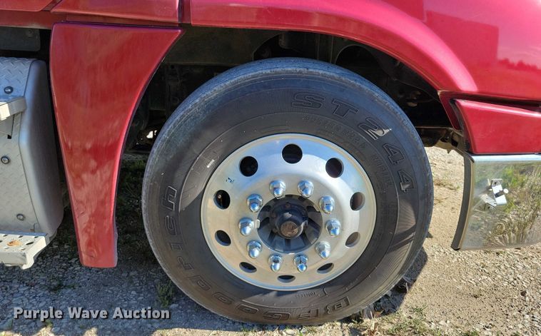 image for item DX7117 2016 Freightliner Cascadia semi truck