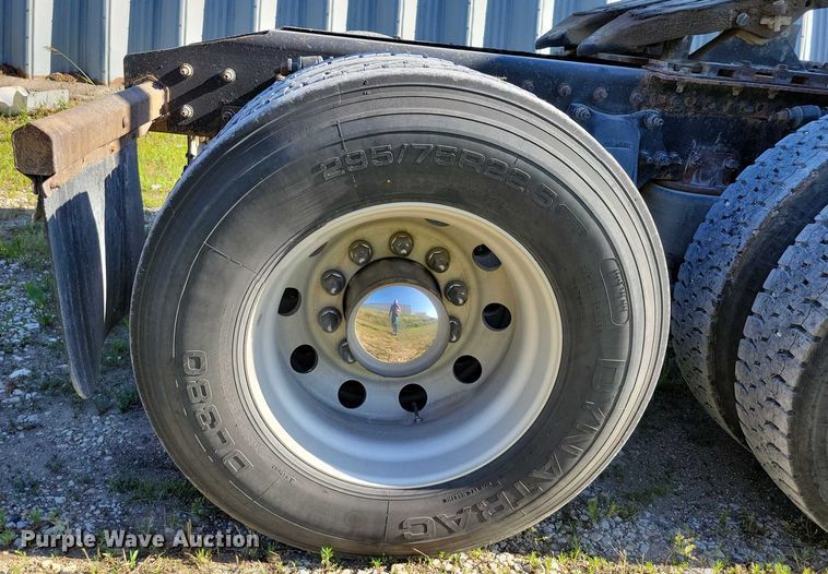 image for item DX7117 2016 Freightliner Cascadia semi truck