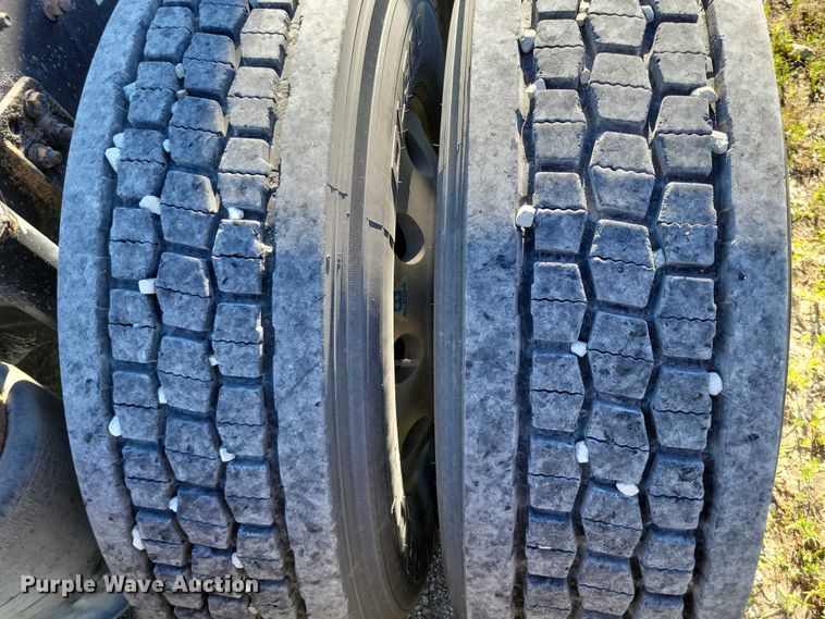 image for item DX7117 2016 Freightliner Cascadia semi truck