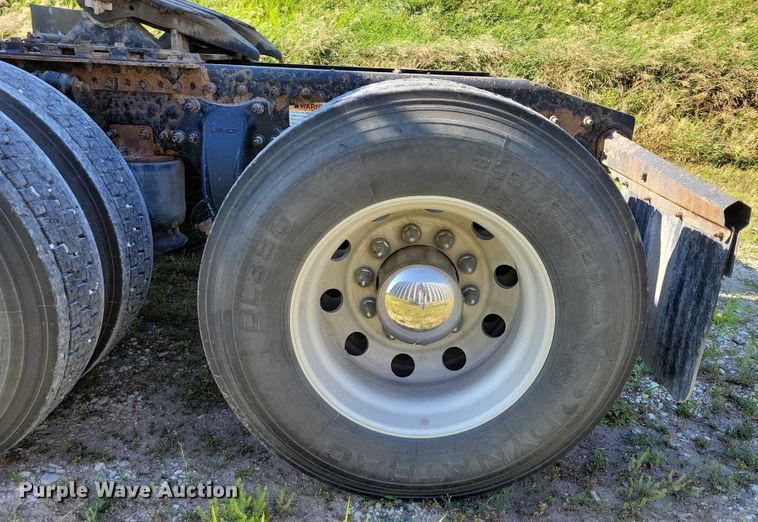 image for item DX7117 2016 Freightliner Cascadia semi truck