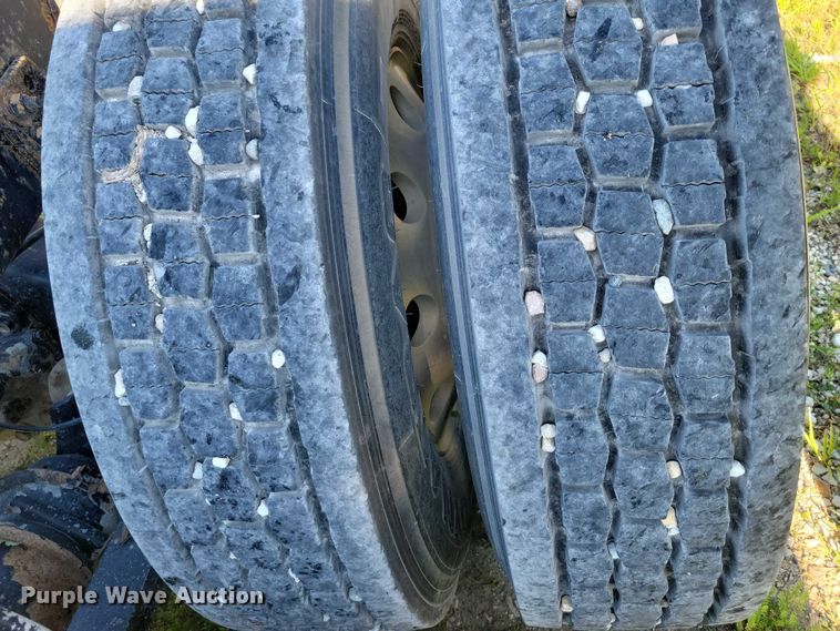 image for item DX7117 2016 Freightliner Cascadia semi truck