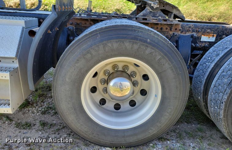 image for item DX7117 2016 Freightliner Cascadia semi truck