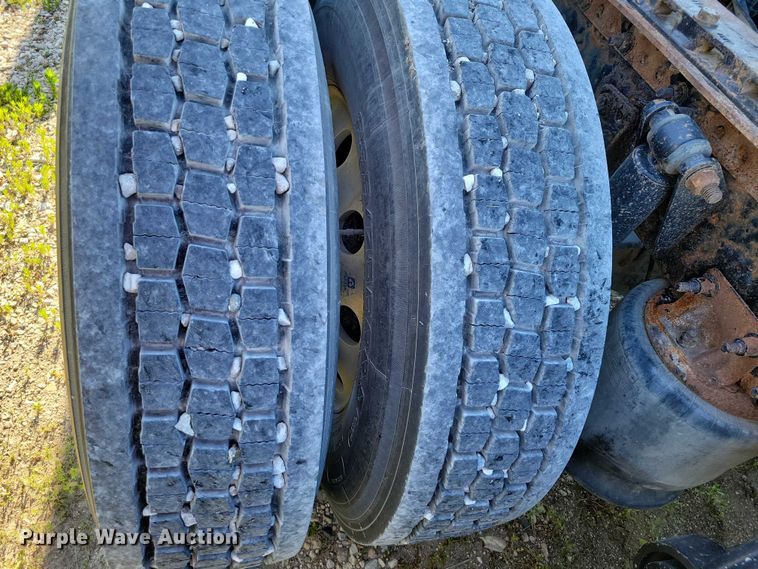 image for item DX7117 2016 Freightliner Cascadia semi truck