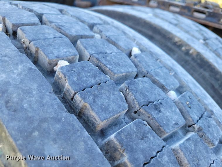 image for item DX7117 2016 Freightliner Cascadia semi truck