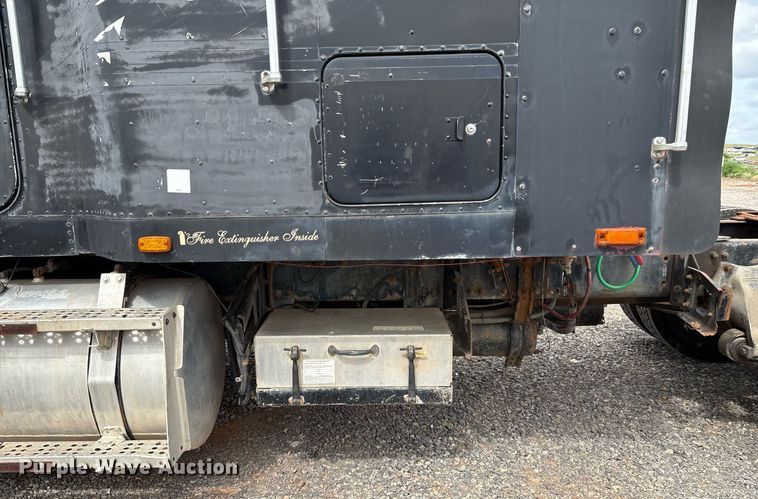 image for item DX7992 1994 Freightliner FLD semi truck