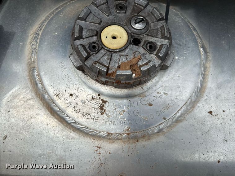 image for item DX7992 1994 Freightliner FLD semi truck