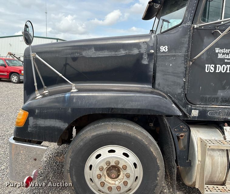 image for item DX7992 1994 Freightliner FLD semi truck