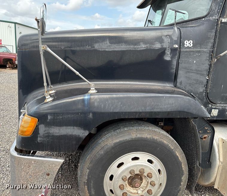 image for item DX7992 1994 Freightliner FLD semi truck