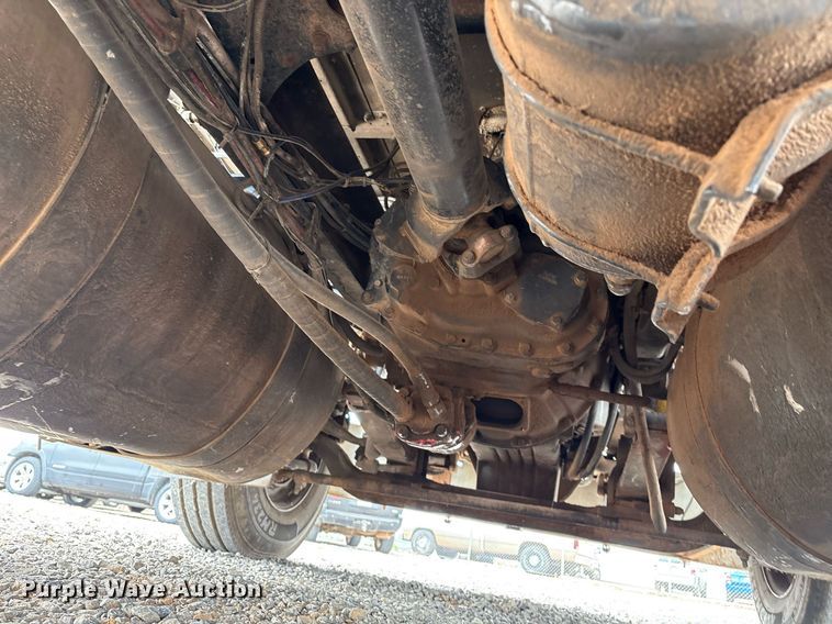 image for item DX7992 1994 Freightliner FLD semi truck