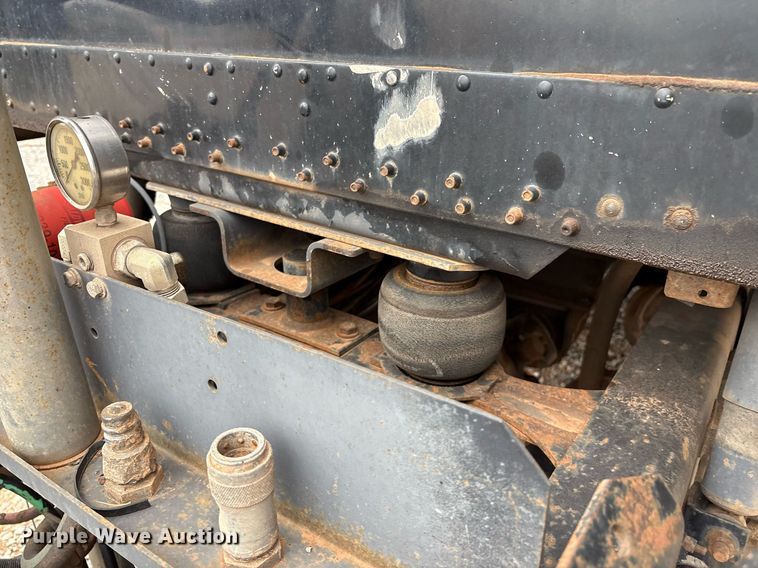 image for item DX7992 1994 Freightliner FLD semi truck