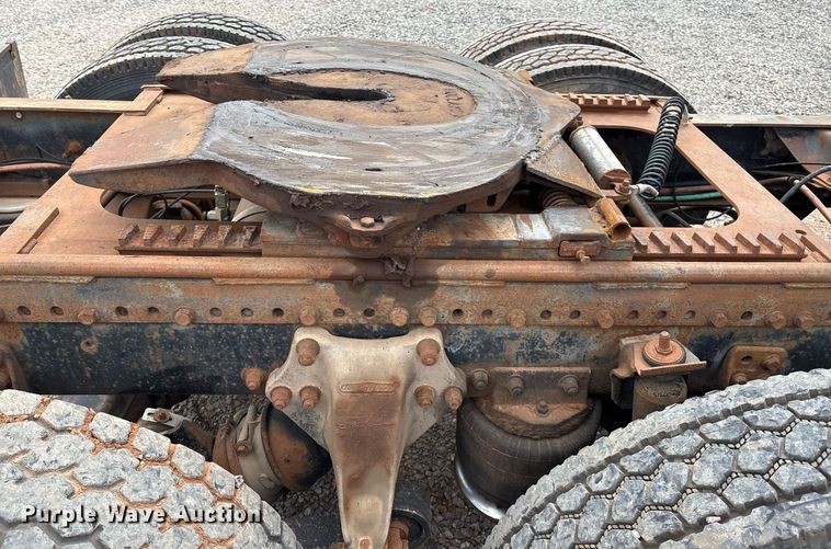 image for item DX7992 1994 Freightliner FLD semi truck