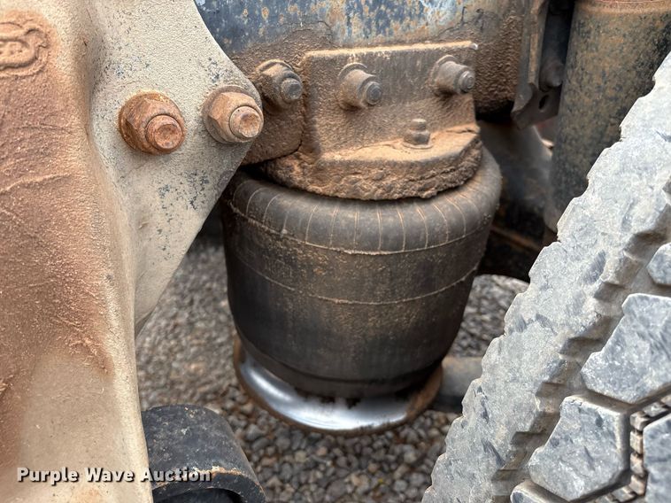 image for item DX7992 1994 Freightliner FLD semi truck